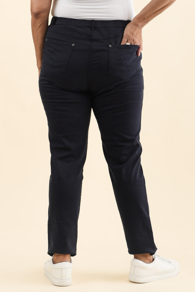 Reed Navy Stretch Cotton Pants,Brunette model,alt text|model:Pilita image 12