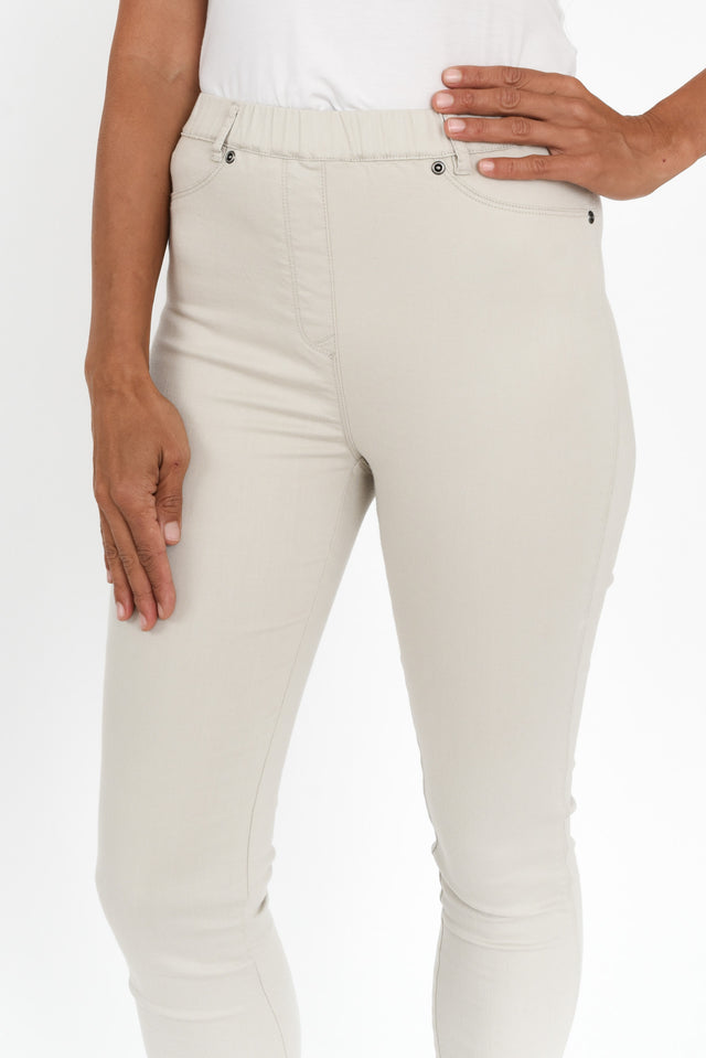 alt text|model:Cara image 6