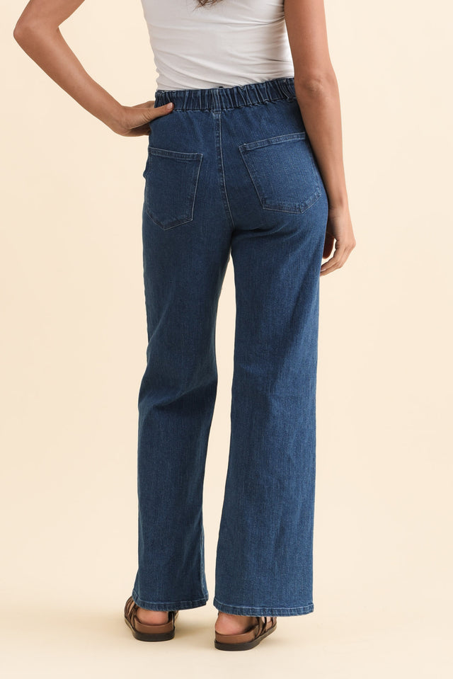 Relax Blue Straight Leg Jeans,Brunette model,alt text|model:Brontie image 5