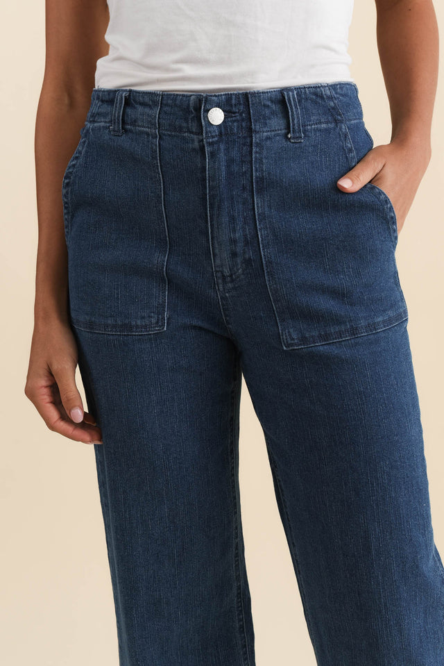 Relax Blue Straight Leg Jeans,Brunette model,alt text|model:Brontie image 6