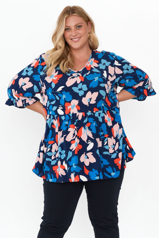 plus-size,curve-tops,plus-size-sleeved-tops alt text|model:Caitlin;wearing:XXL