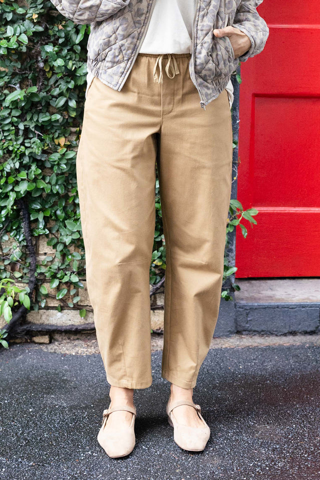 Andy Camel Cotton Barrel Pants