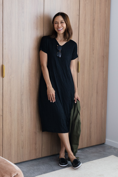Travel No-Iron Black Midi Dress