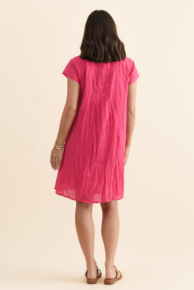 Sabina Fuchsia Crinkle Cotton Dress,Brunette model,alt text|model:MJ image 8
