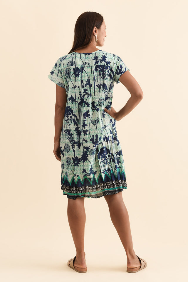 alt text|model:Cara image 4