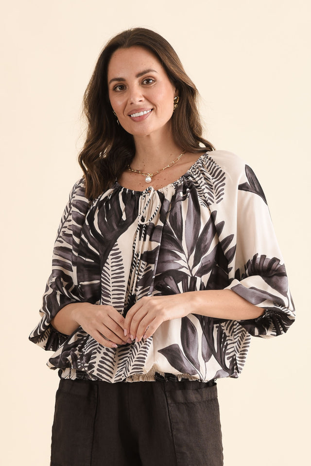 Season Grey Palm Top,Front,Brunette model,alt text|model:MJ image 1