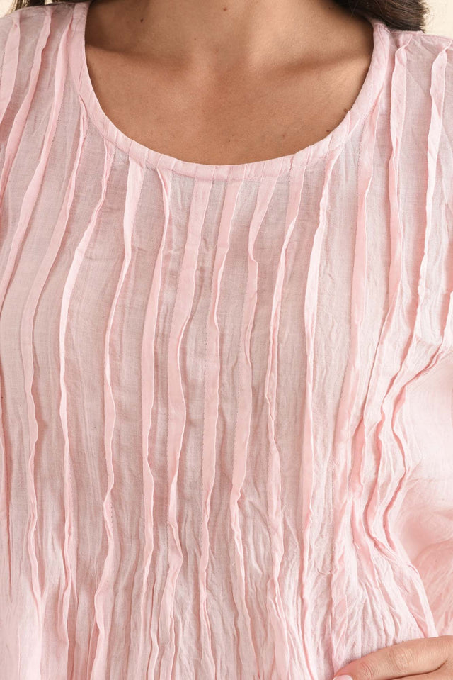 Selma Pink Crinkle Cotton Top,Detail,Brunette model,alt text|model:Brontie image 5