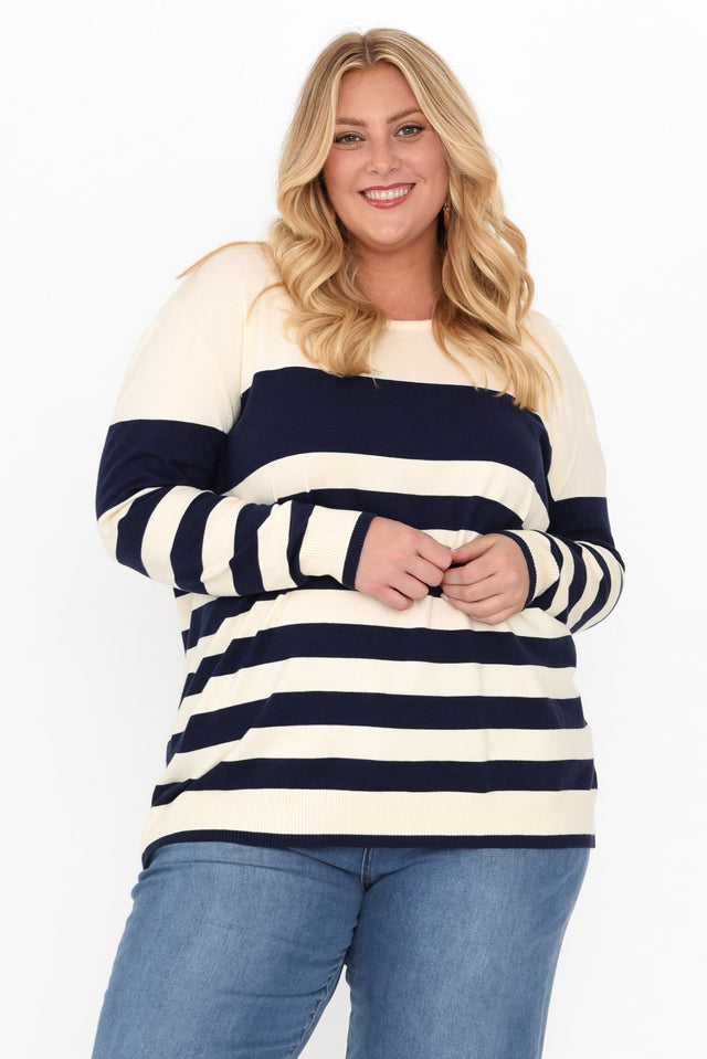 plus-size,curve-tops,plus-size-sleeved-tops,plus-size-winter-clothing,curve-knits-jackets,plus-size-jumpers, alt text|model:Caitlin