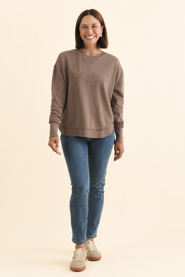 Simplified Brown Cotton Crewneck Sweatshirt,Brunette model,alt text|model:Cara image 8