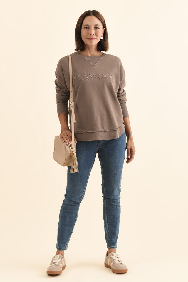 Simplified Brown Cotton Crewneck Sweatshirt,Brunette model,alt text|model:Cara image 4