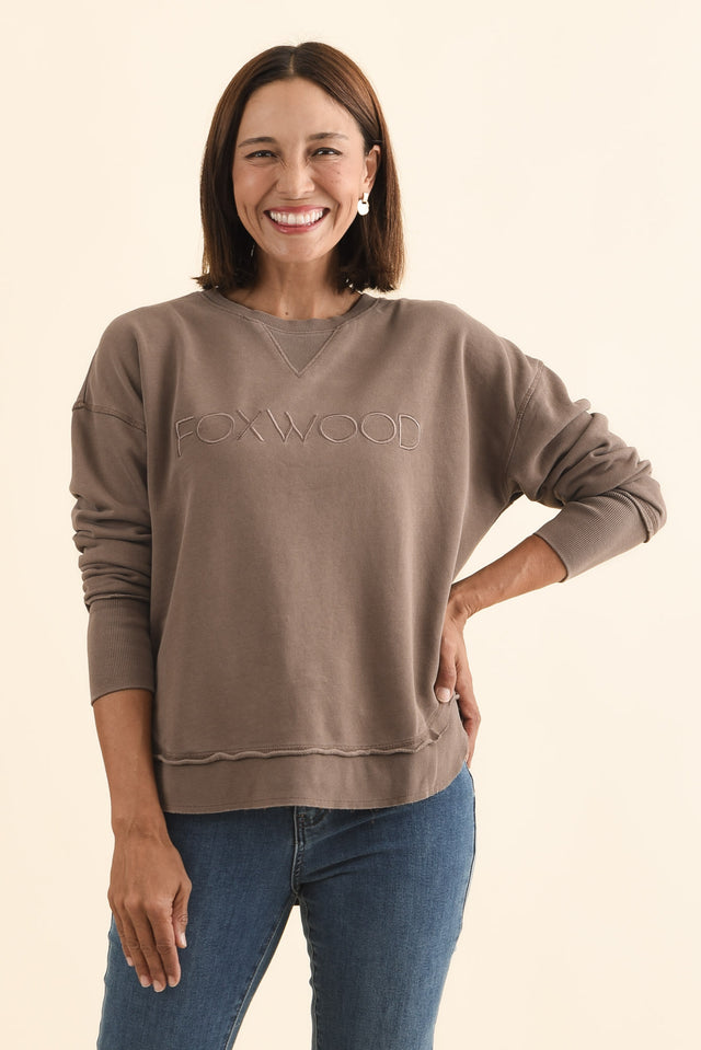 Simplified Brown Cotton Crewneck Sweatshirt,Brunette model,alt text|model:Cara image 1