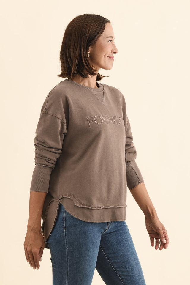 Simplified Brown Cotton Crewneck Sweatshirt,Brunette model,alt text|model:Cara image 5