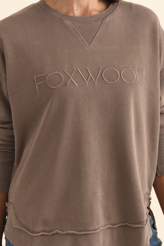 Simplified Brown Cotton Crewneck Sweatshirt,Brunette model,alt text|model:Cara image 7