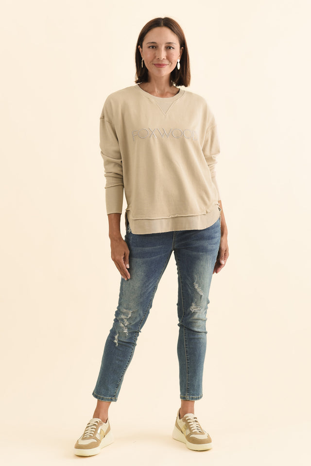 Simplified Oat Cotton Crewneck Sweatshirt,Brunette model,alt text|model:Cara image 5