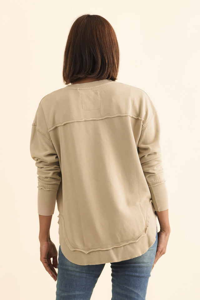 Simplified Oat Cotton Crewneck Sweatshirt,Brunette model,alt text|model:Cara image 7