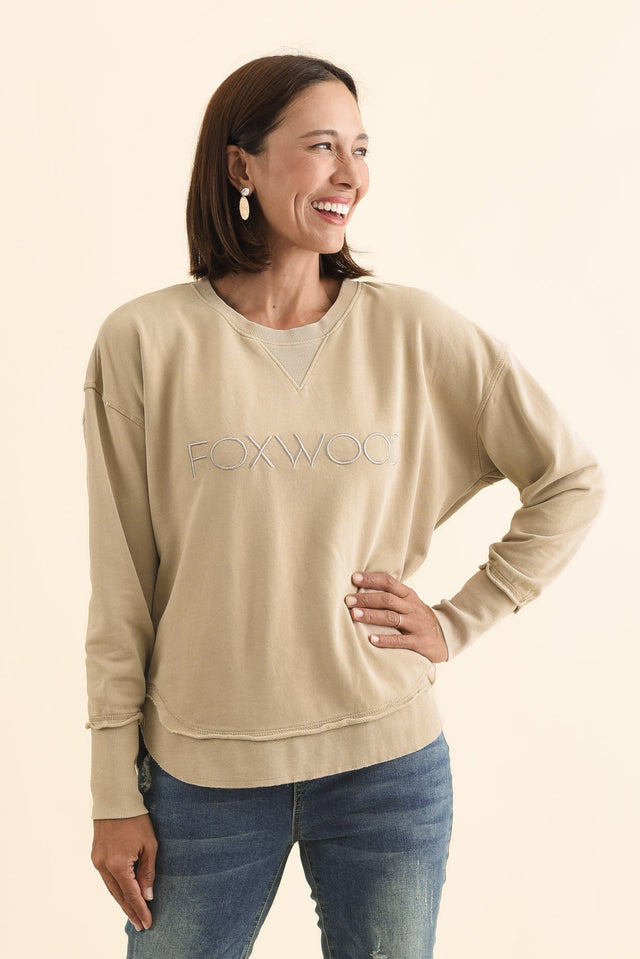 Simplified Oat Cotton Crewneck Sweatshirt,Brunette model,alt text|model:Cara