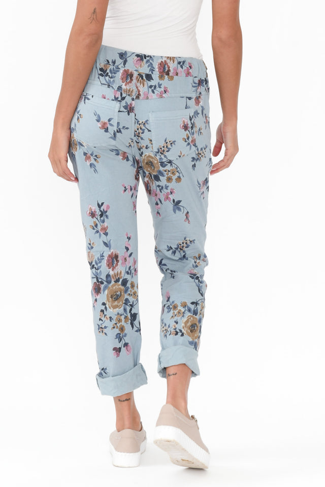 alt text|model:Brontie image 5