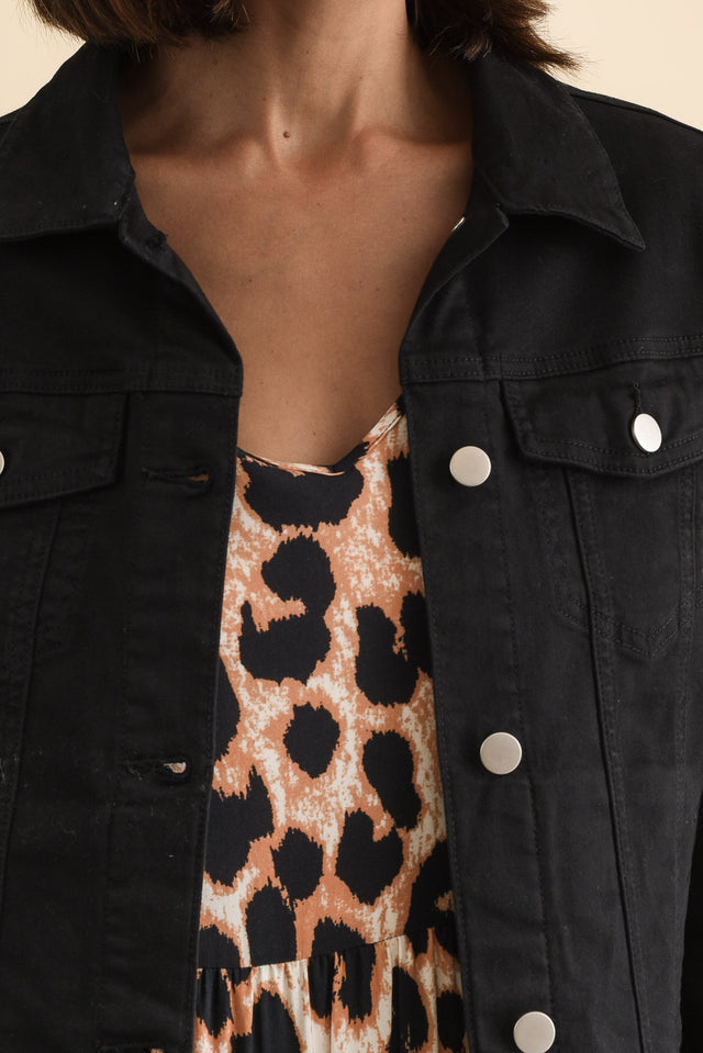 alt text|model:Cara image 5