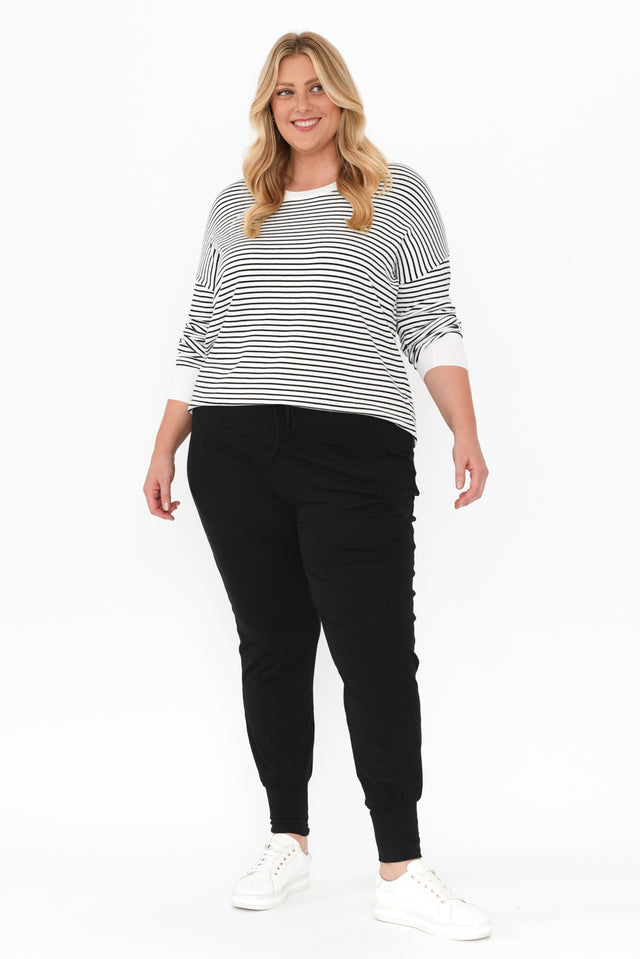 alt text|model:Caitlin image 8