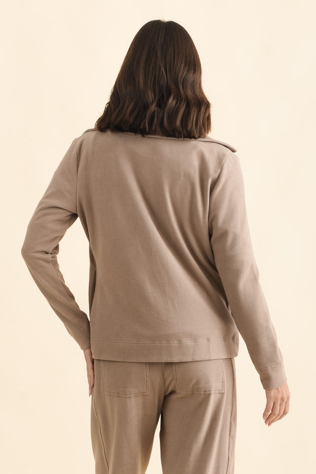 Souffle-Touch Beige Zip Jacket,Brunette model,alt text|model:MJ image 4