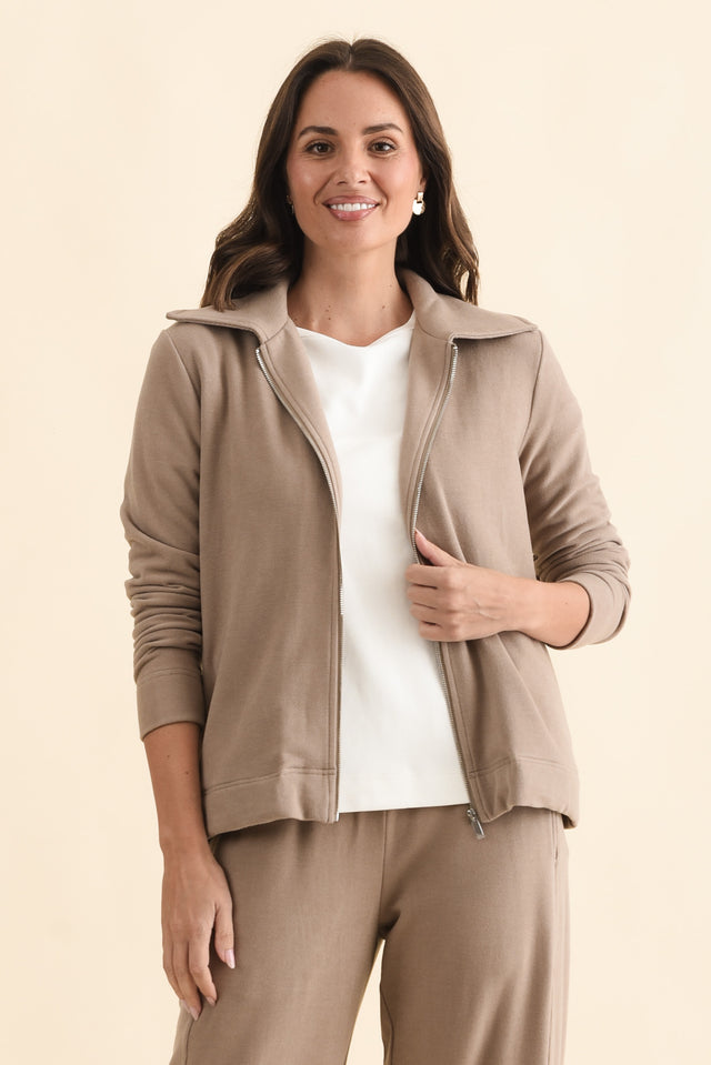 Souffle-Touch Beige Zip Jacket,Brunette model,alt text|model:MJ