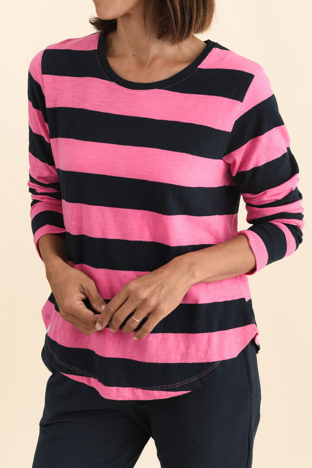 alt text|model:Cara image 5