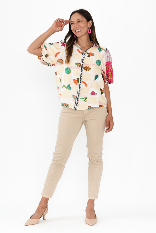 alt text|model:Cara image 4