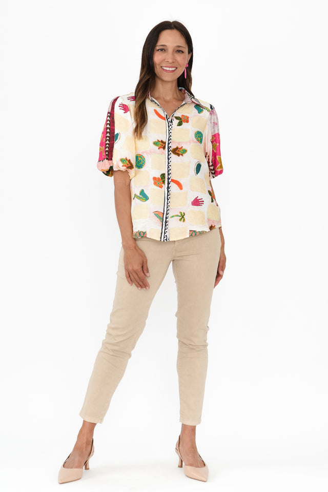 alt text|model:Cara image 8