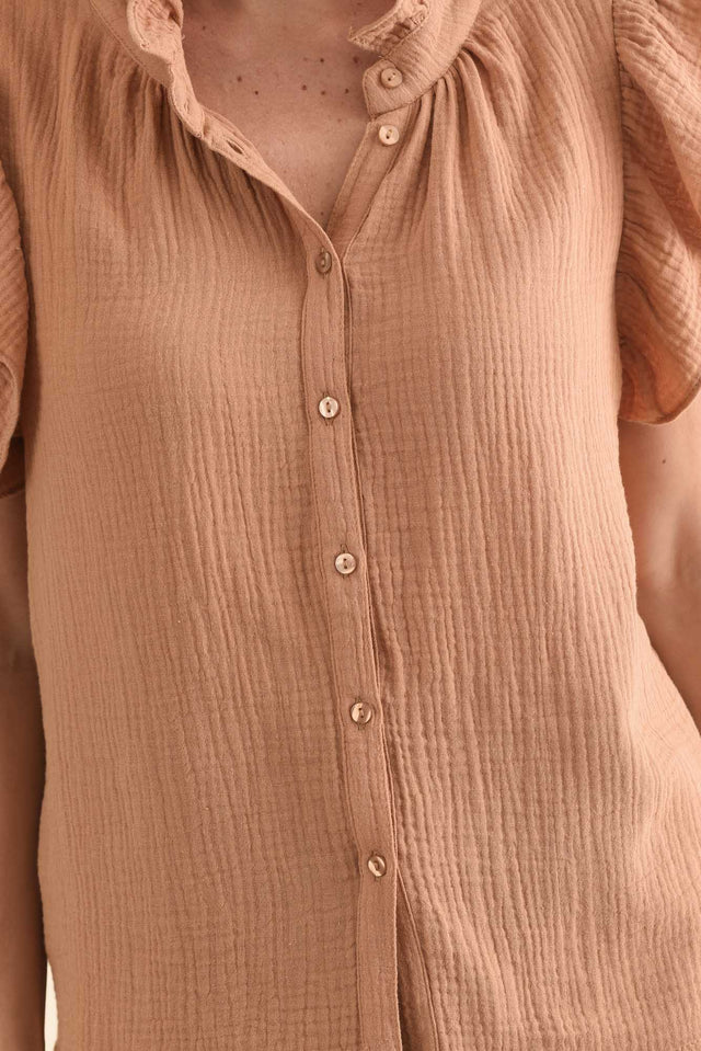 Taris Natural Cotton Ruffle Blouse,Detail,Brunette model,alt text|model:MJ image 5