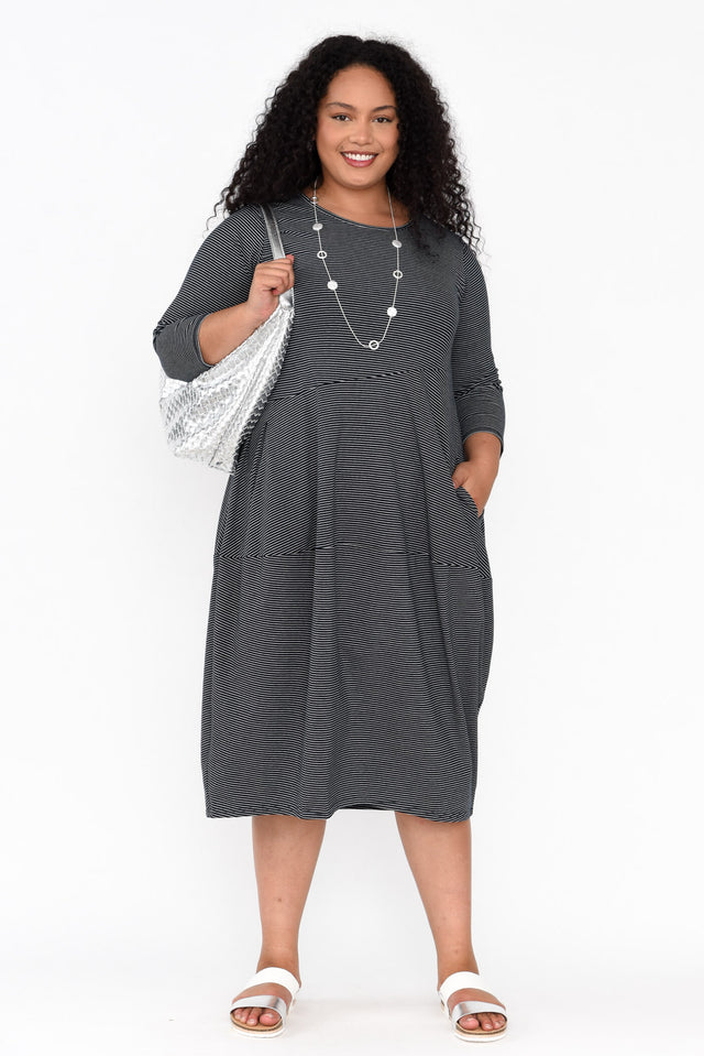 plus-size,curve-dresses,plus-size-sleeved-dresses,plus-size-below-knee-dresses,plus-size-cotton-dresses,plus-size-work-edit alt text|model:Maiana;wearing:XL