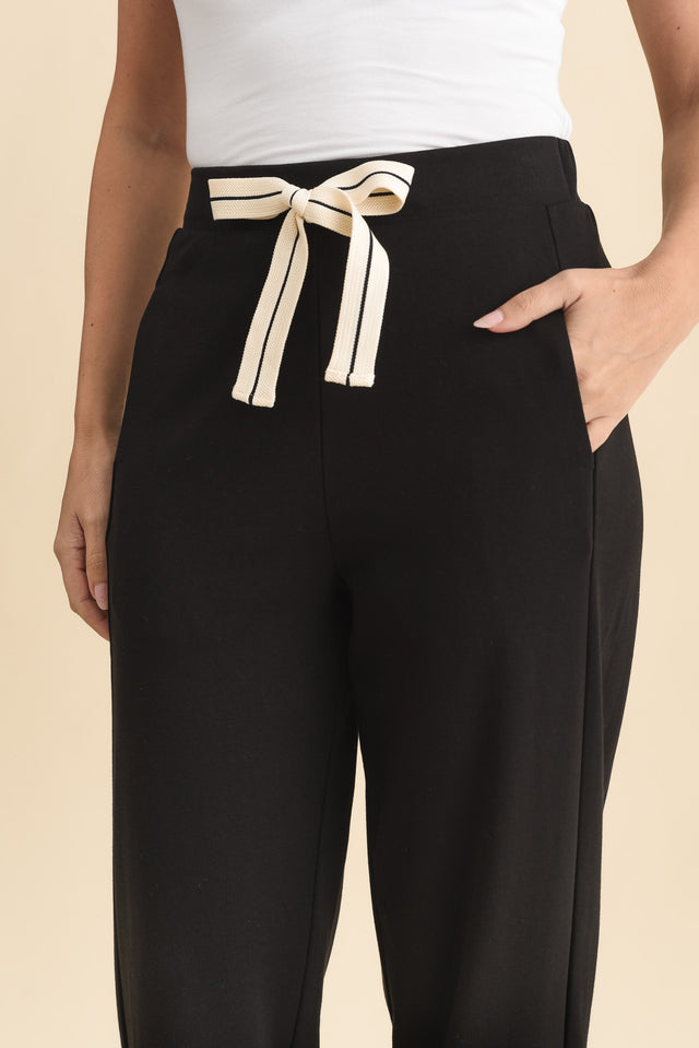 Tenille Black Cotton Barrel Pants,Brunette model,alt text|model:MJ image 6