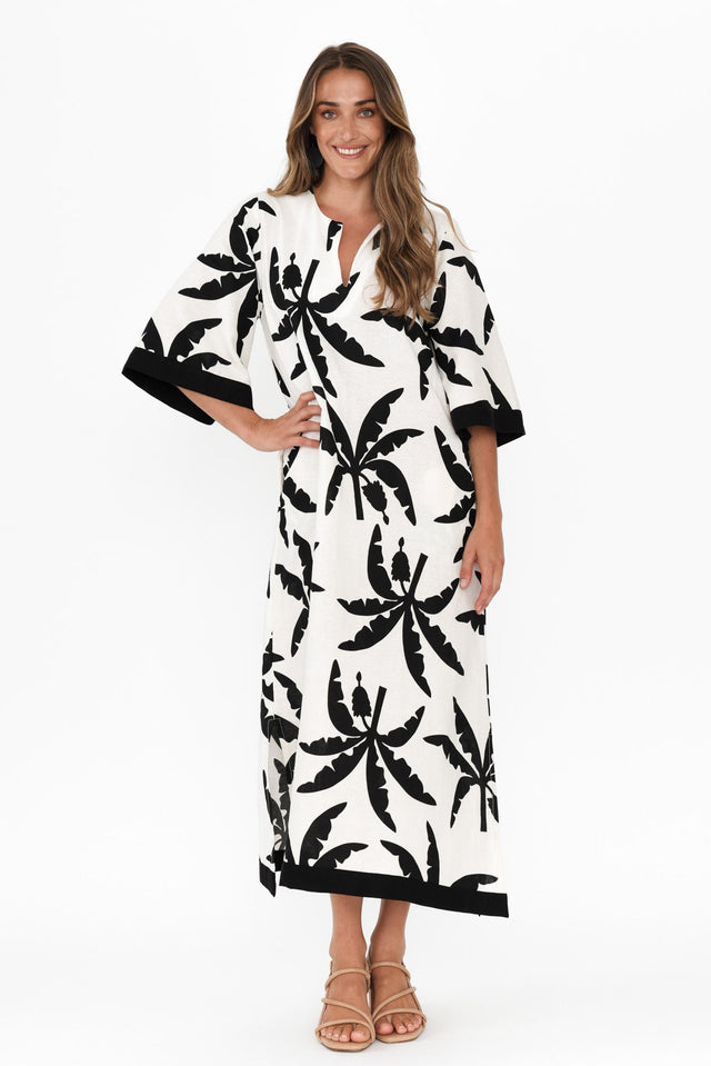 Tessie Black Tropical Linen Kaftan,Brunette model,alt text|model:Johanna image 7