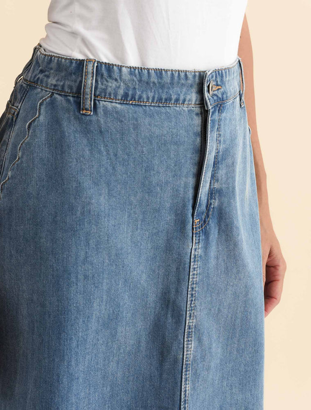 Tilda Blue Denim Midi Skirt,Brunette model,alt text|model:Brontie image 6