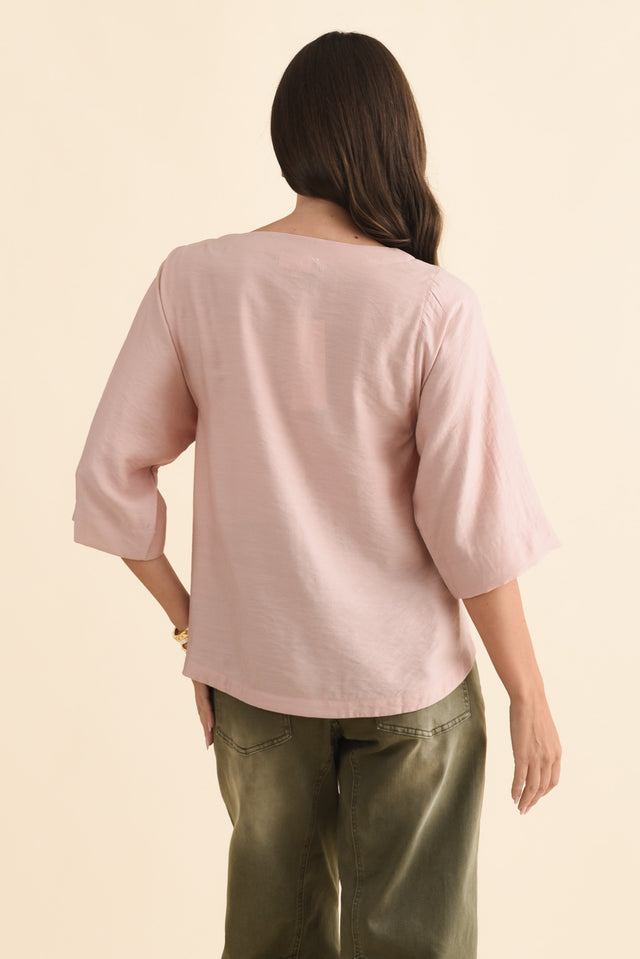 Tommy Blush Side Split Top,Brunette model,alt text|model:MJ image 5