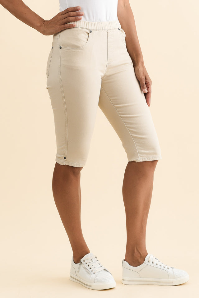 alt text|model:Cara image 4