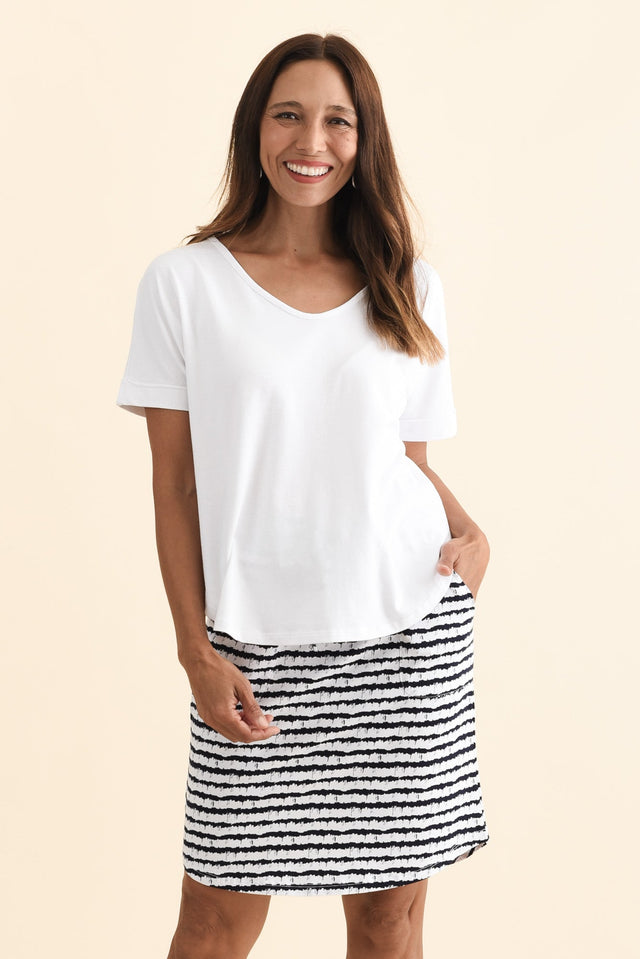 Toronto White Cotton Tee,Brunette model,alt text|model:Cara