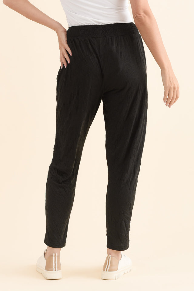 Travel No-Iron Black Cropped Pants,Back,Brunette model,alt text|model:MJ image 4
