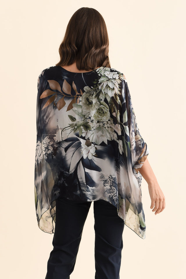 alt text|model:MJ image 5