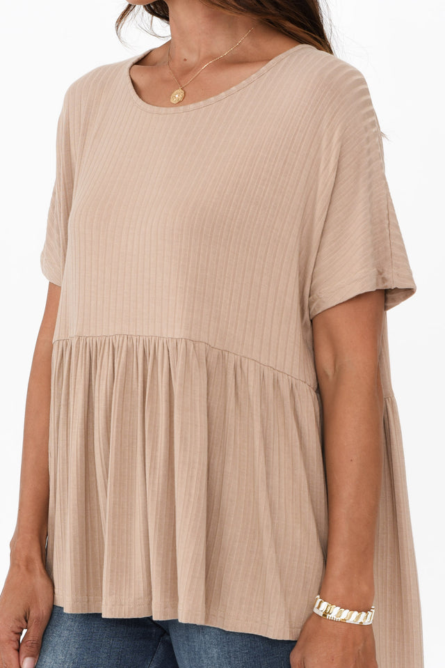 alt text|model:Cara image 7