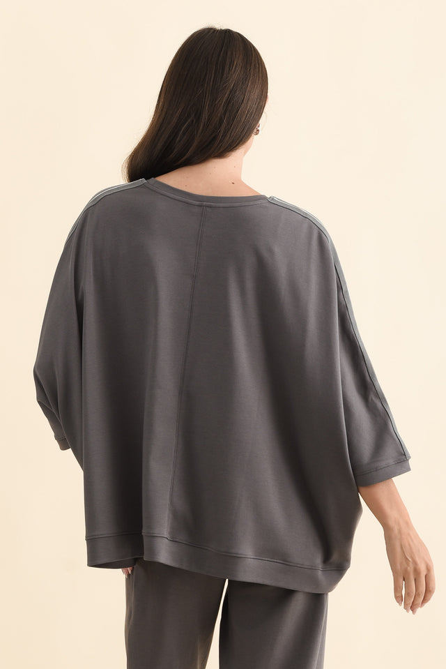 Valeria Grey Cotton Oversized Tee,Brunette model,alt text|model:MJ image 5