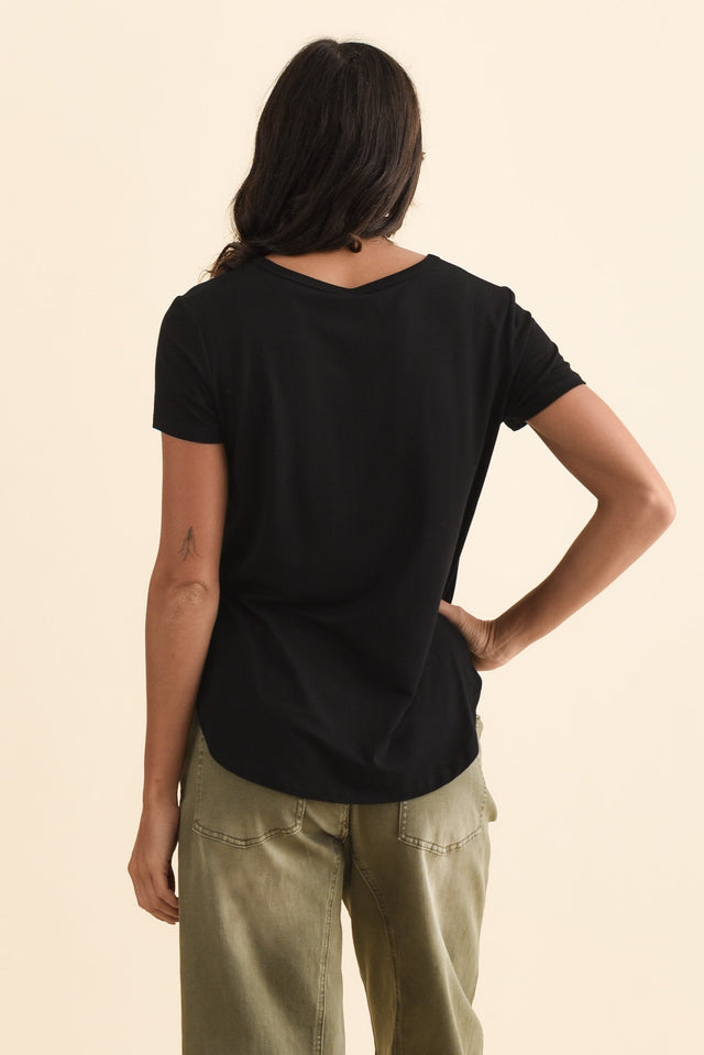 Veronica Black Bamboo Tee,Brunette model,alt text|model:Brontie image 6
