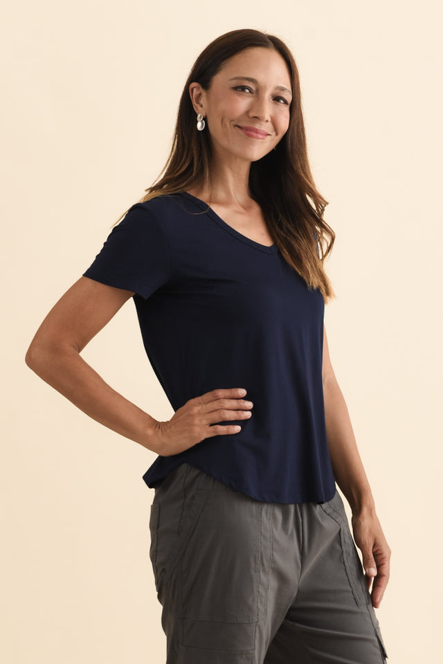Veronica Navy Bamboo Tee,Brunette model,alt text|model:Cara image 4
