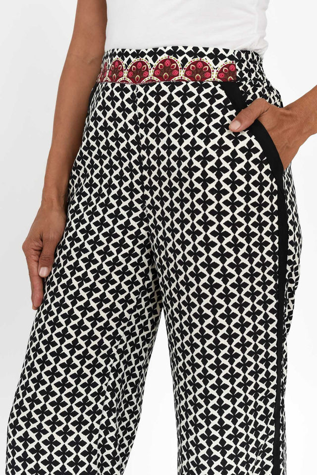 alt text|model:Cara image 4