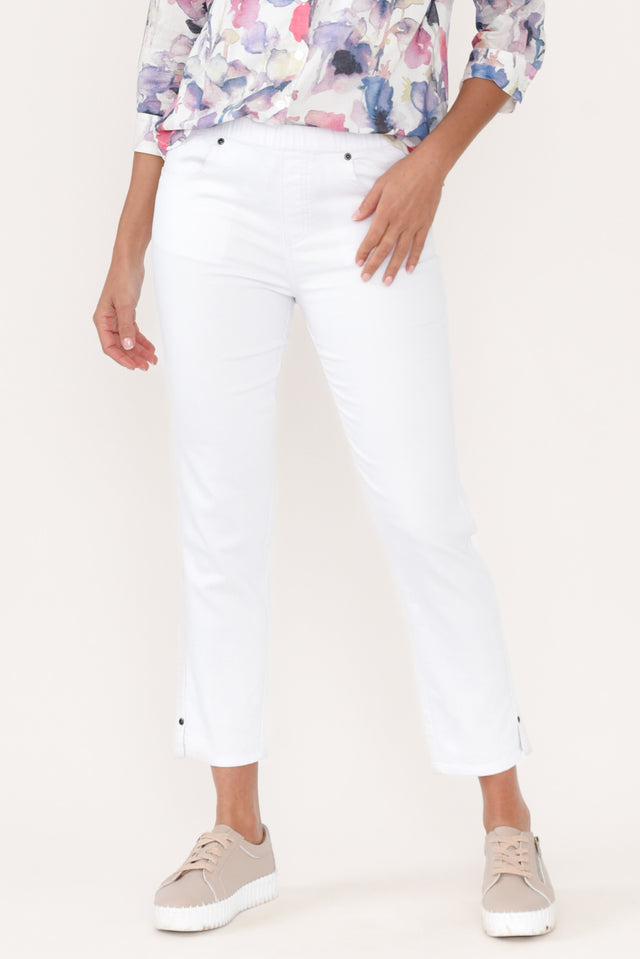 Winslet White 7/8 Pants,Brunette model,alt text|model:Brontie