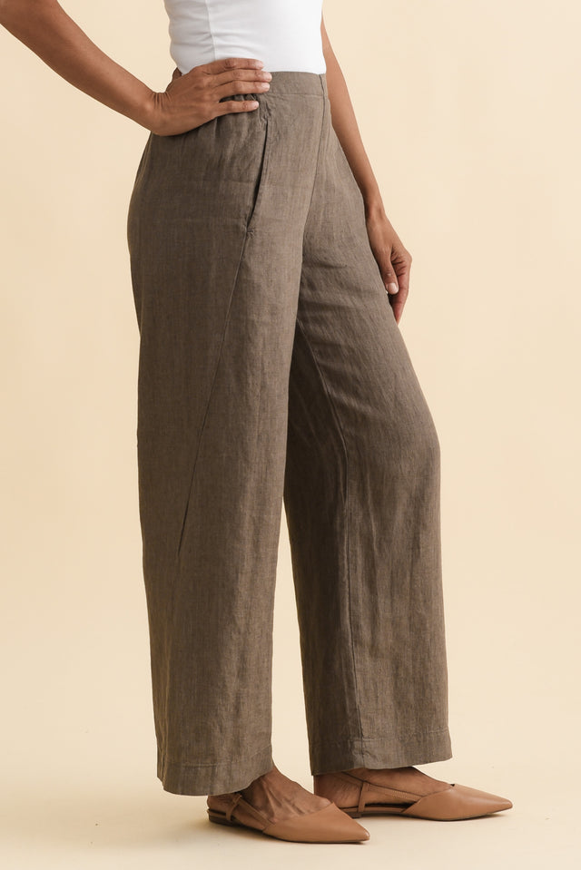 Xandra Dark Taupe Linen Pocket Pants,Brunette model,alt text|model:Cara image 4