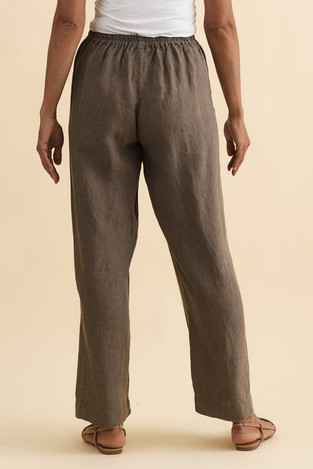 Xandra Dark Taupe Linen Pocket Pants,Brunette model,alt text|model:Cara image 5