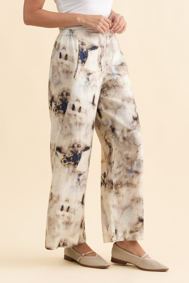 Xandra Taupe Abstract Linen Pocket Pants,Brunette model,alt text|model:MJ image 4