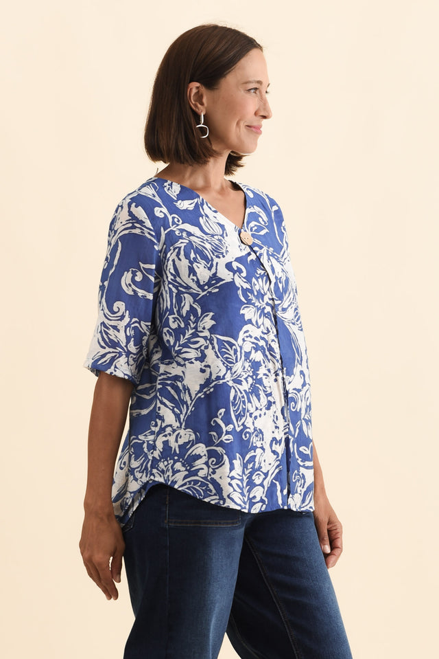 alt text|model:Cara image 5