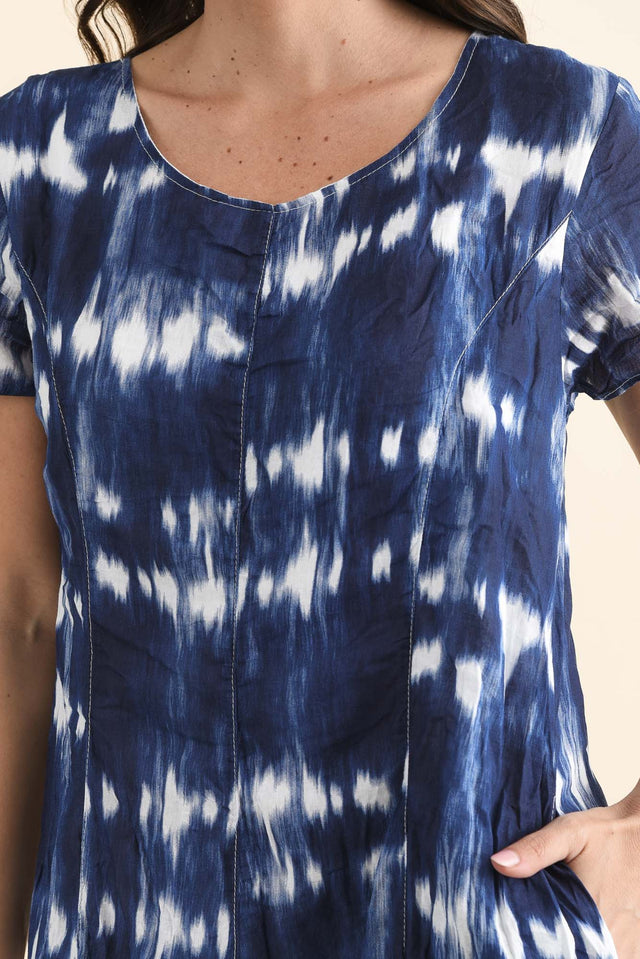 Yuki Navy Tie Dye Crinkle Cotton Dress,Detail,Brunette model,alt text|model:MJ image 5
