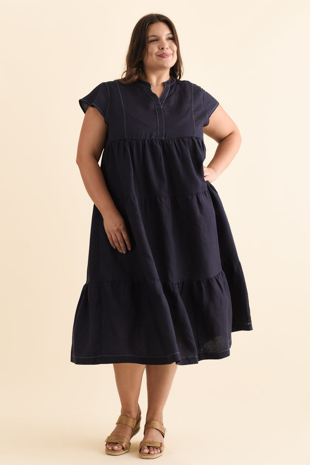 Yvette Navy Contrast Linen Blend Dress,Brunette model,plus-size,curve-dresses,plus-size-midi-dresses,plus-size-linen-dresses,plus-size-work-edit,plus-size-summer-dresses,alt text|model:Gabby image 9